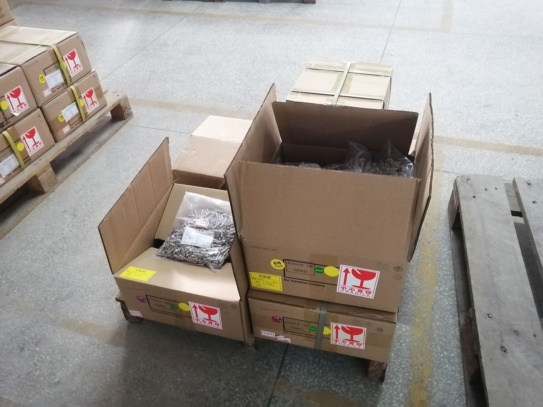 Ο πελάτης των Φιλιππίνων 2700Pcs 500V υψηλής ποιότητας κεραμική κασέτα UL Cer...